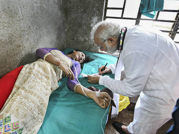 Viral Video: Modi tears up by seeing injured people at Midnapore, West Bengal Viral Video: Modi tears up by seeing injured people at Midnapore, West Bengal