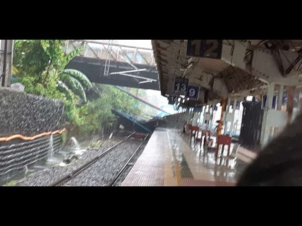 Gokhale road Over Bridge collapses in Andheri, Mumbai