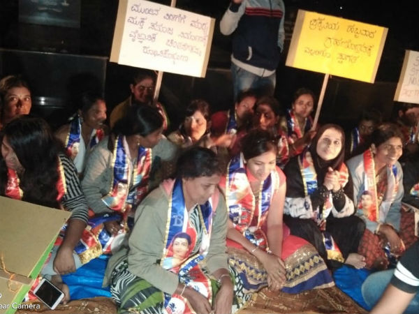 ಚಂದ್ರಗ್ರಹಣ: ಸ್ಮಶಾನದಲ್ಲಿ ಮಾಂಸಾಹಾರ ಸೇವಿಸಿದ ಪ್ರಗತಿಪರರು