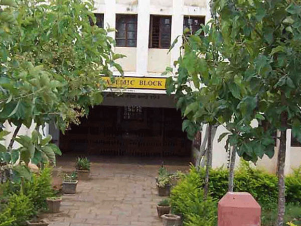 Obscene slogans on school wall: Notice to Navodaya school management Obscene slogans on school wall: Notice to Navodaya school management