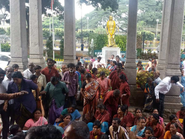 ದೊಡ್ಡವರ ಭ್ರಷ್ಟಾಚಾರ ಕಾರ್ಮಿಕರ ಹೊಟ್ಟೆ ಬರೆ ಏಕೆ 