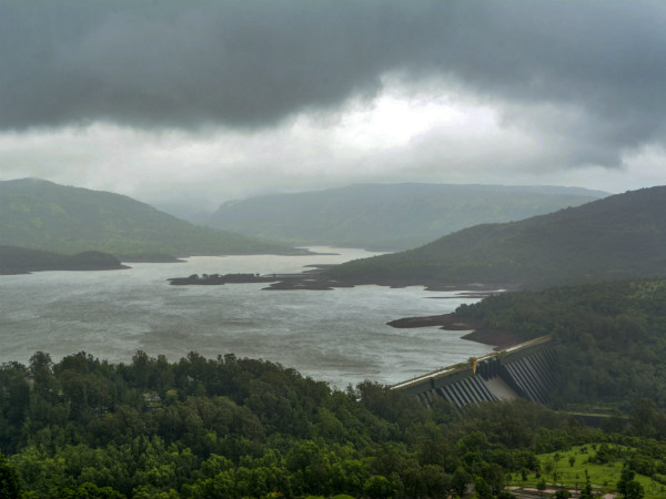 ಮಳೆ ತರುವ ದಟ್ಟ ಕಾರ್ಮೋಡಗಳ ಸಾಲು ಸಾಲು ಹೇಗಿದೆ ನೋಡಿ 
