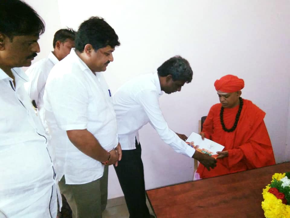 Sampark For Samarthan Kota Srinivas Poojary meets Shivamurthy Swamiji Sampark For Samarthan Kota Srinivas Poojary meets Shivamurthy Swamiji