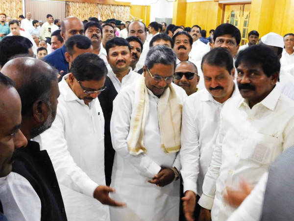 ಲಿಂಗಾಯಿತರು ಕಾರಣ ಲಿಂಗಾಯಿತರು ಕಾರಣ