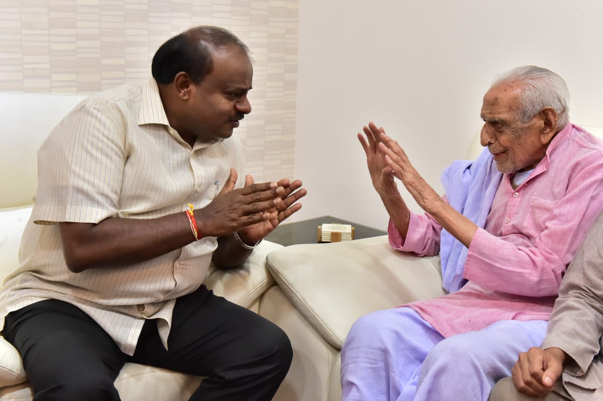 ಕುಮಾರಸ್ವಾಮಿ ಭೇಟಿ ಮಾಡಿದ ದೊರೆಸ್ವಾಮಿ