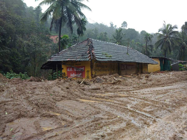 ಜಿಲ್ಲಾಡಳಿತದ ಪಾಸ್ ಪಡೆದು ಮನೆಗೆ ಭೇಟಿ