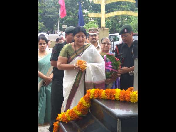 ಉಡುಪಿಯಲ್ಲಿ ಧ್ವಜಾರೋಹಣ ಮಾಡಿದ ಜಯಮಾಲಾ ಉಡುಪಿಯಲ್ಲಿ ಧ್ವಜಾರೋಹಣ ಮಾಡಿದ ಜಯಮಾಲಾ