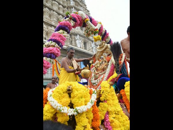  ವಿಶೇಷ ಜಲದ ಅಭಿ‍ಷೇಕ 