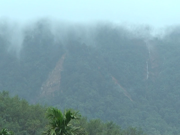  ಹರಿದು ಬರುತ್ತಿರುವ ನೀರು 