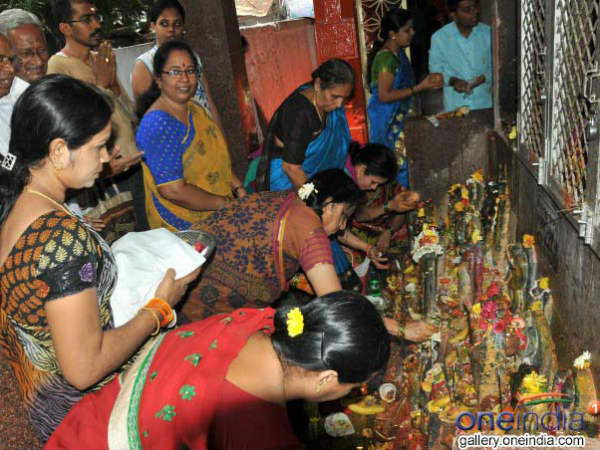 ನಾಗರ ಕಲ್ಲಿಗೆ ಮಾತ್ರ ತನಿ ಎರೆಯಿರಿ