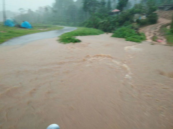 Famous Wellesley Bridge has reached drowned stage.
