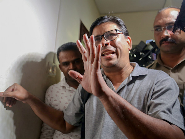 ಏಕಕಾಲಕ್ಕೆ ದಾಳಿ