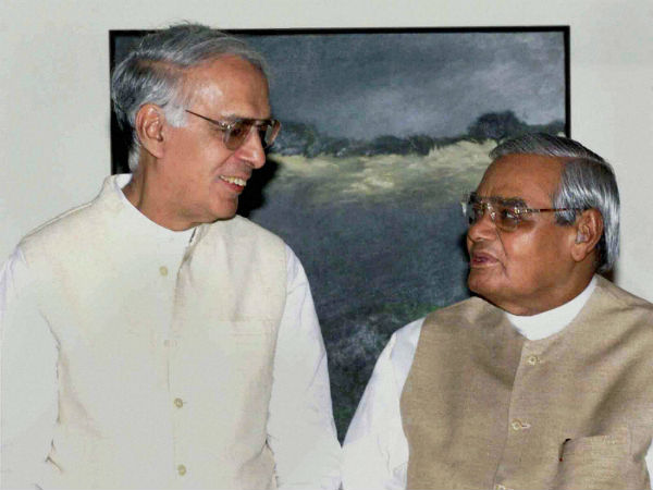 ವಿ ಸಿ ಶುಕ್ಲಾ ಅವರೊಂದಿಗೆ ವಿ ಸಿ ಶುಕ್ಲಾ ಅವರೊಂದಿಗೆ