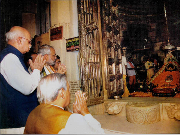 ಮೋದಿ, ಅಡ್ವಾಣಿ ಜೊತೆ ಮೋದಿ, ಅಡ್ವಾಣಿ ಜೊತೆ