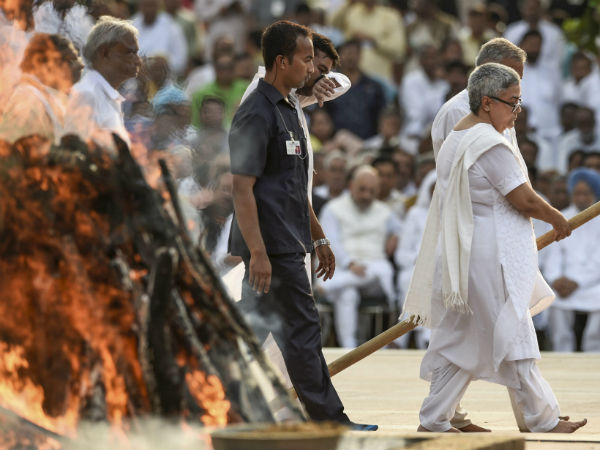 Former PM Atal Bihari Vajpayee daughter done all the last rituals of her father
