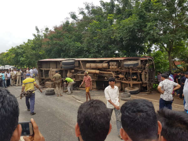 Bus accident in Mangaluru , 20 injured