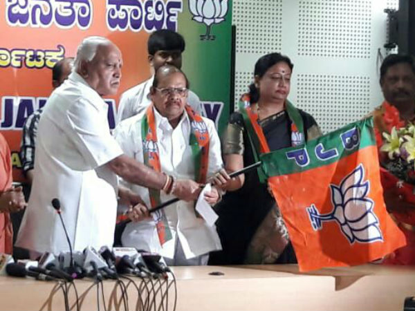 Congress leader Baburao Chinchansur joins BJP Congress leader Baburao Chinchansur joins BJP