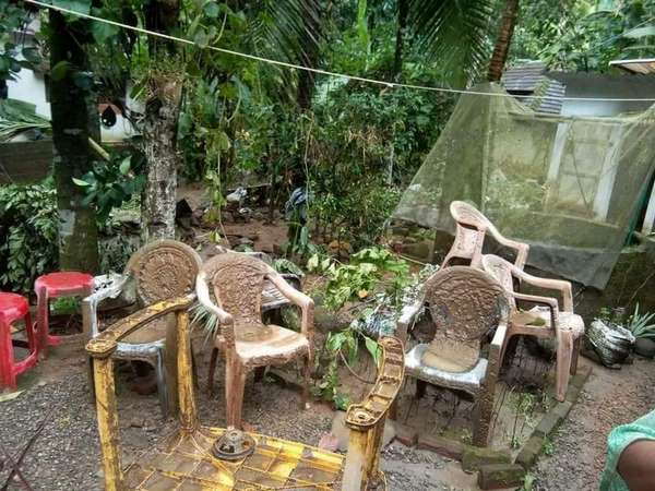  ಆಕಾಶದೆತ್ತರದ ಗುಡ್ಡಗಳು ಕುಸಿದು ಬಿದ್ದವು 