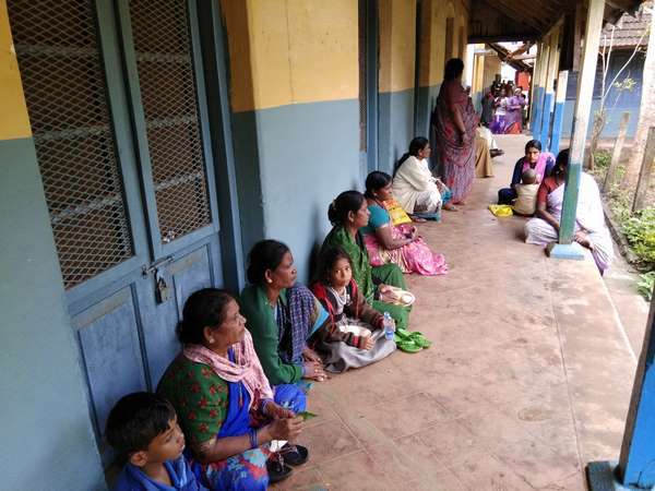 ಹಗಲಿರುಳೆನ್ನದೆ ದುಡಿಯುತ್ತಿರುವ ರಕ್ಷಣಾ ಸಿಬ್ಬಂದಿ