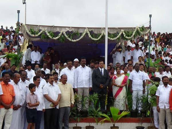 ಹಿರಿಯೂರಿನಲ್ಲಿ ಹಿರಿಯ ಸ್ವಾತಂತ್ರ್ಯ ಹೋರಾಟಗಾರರಿಗೆ ಸನ್ಮಾನ ಹಿರಿಯೂರಿನಲ್ಲಿ ಹಿರಿಯ ಸ್ವಾತಂತ್ರ್ಯ ಹೋರಾಟಗಾರರಿಗೆ ಸನ್ಮಾನ