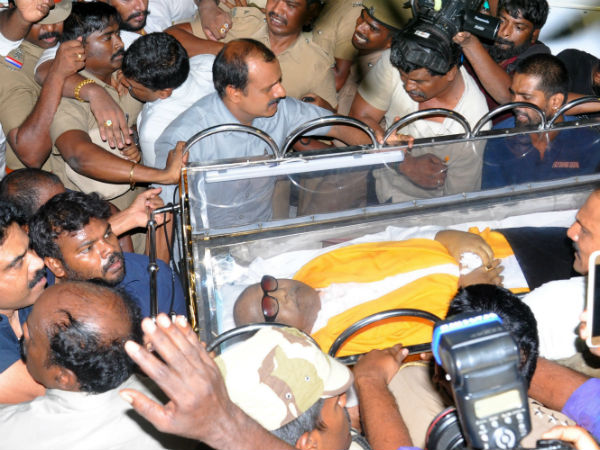 What written on M Karunanidhi coffin 