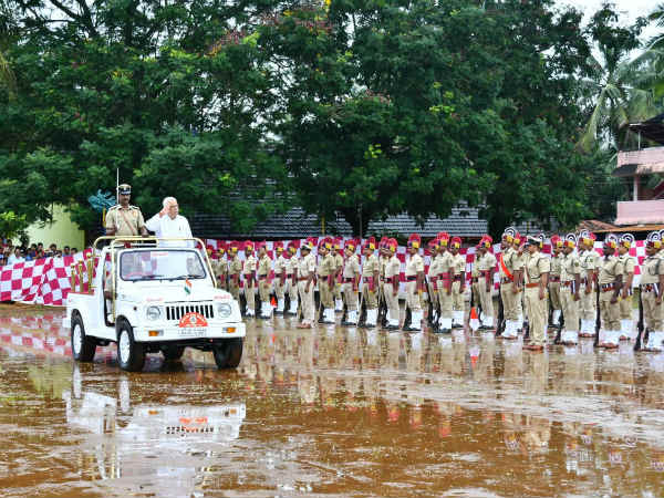 ಕಾರವಾರದಲ್ಲಿ ಅದ್ದೂರಿಯಾಗಿ ನಡೆದ ಸ್ವಾತ್ರಂತ್ರ್ಯ ದಿನಾಚರಣೆ ಕಾರವಾರದಲ್ಲಿ ಅದ್ದೂರಿಯಾಗಿ ನಡೆದ ಸ್ವಾತ್ರಂತ್ರ್ಯ ದಿನಾಚರಣೆ
