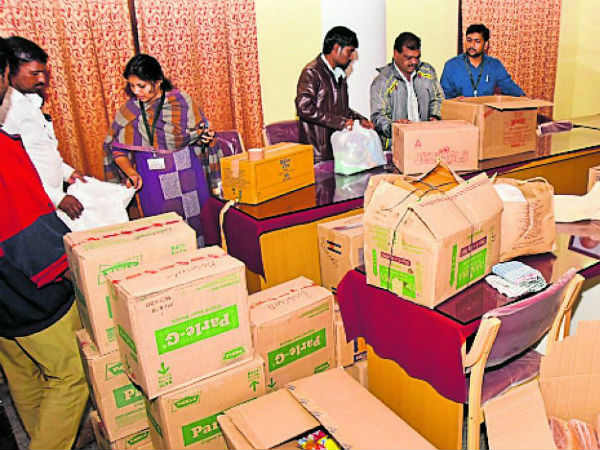 ಬೆಂಗಳೂರು ಪ್ರವಾಸಿ ವಾಹನ ಮಾಲೀಕರ ಸಂಘದಿಂದ ದೇಣಿಗೆ ಬೆಂಗಳೂರು ಪ್ರವಾಸಿ ವಾಹನ ಮಾಲೀಕರ ಸಂಘದಿಂದ ದೇಣಿಗೆ