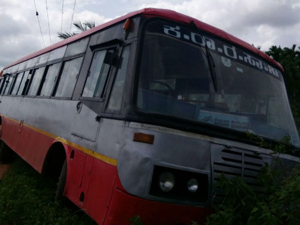 Honnali route KSRTC bus collides with an electric pole