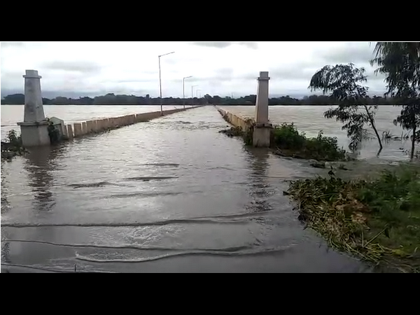 ಉಕ್ಕಿ ಹರಿಯುತ್ತಿರುವ ಕಾವೇರಿ