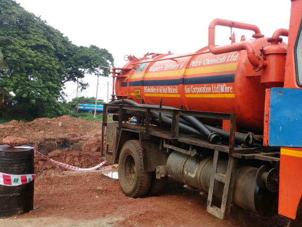 Oil leakage in pipeline of MRPL near Jokatte village Oil leakage in pipeline of MRPL near Jokatte village