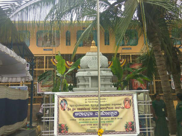 ಸ್ವಯಂ ಸೇವಕರಾಗಿ ದುಡಿಯುತ್ತಾರೆ