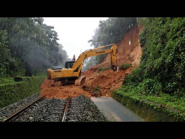 Landslide on Mangaluru- Bangaluru railway track