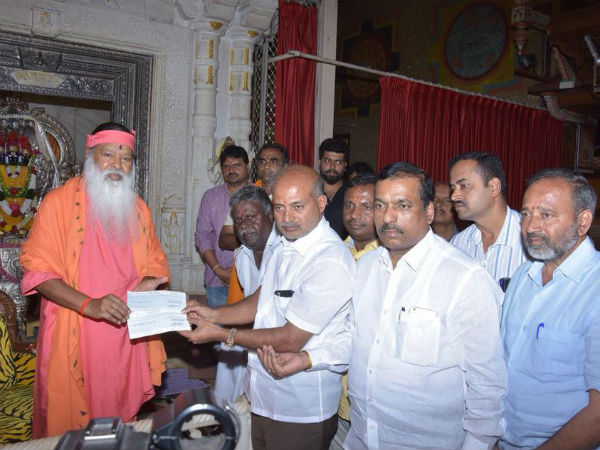 Ganapati Sachidananda Ashram donates Rs.10 lakh to flood victims Ganapati Sachidananda Ashram donates Rs.10 lakh to flood victims