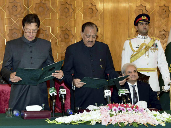 ಮಸೂದ್ ಖಾನ್ ಜೊತೆ ಕೂತಿದ್ದೂ, ಸಾಕಷ್ಟು ಟೀಕೆಗೆ ಗುರಿಯಾಗಿದೆ 