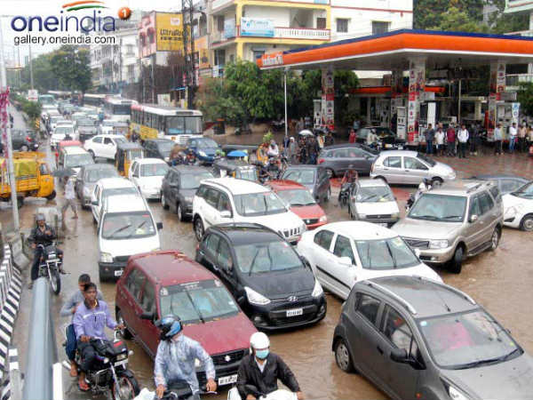  ಟ್ರಾಫಿಕ್‌ ಜಾಮ್‌, ತೈಲ ಬೆಲೆ ಹೆಚ್ಚಳವೂ ಕಾರಣ