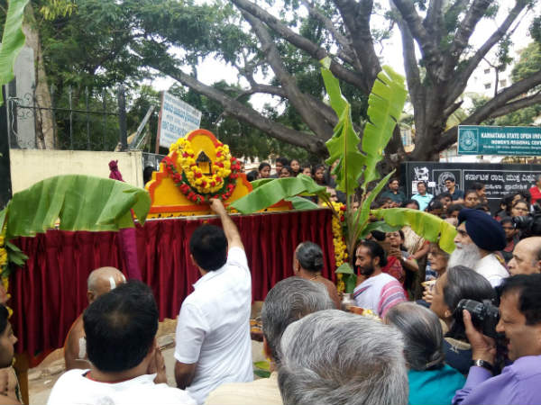 ಸಂಗೀತವನ್ನು ಪಠ್ಯದಲ್ಲಿ ಅಳವಡಿಸುವ ಅಗತ್ಯವಿದೆ 