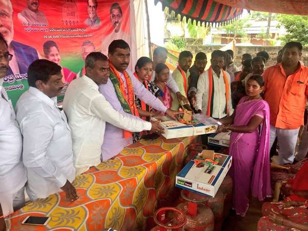 ಶಾಸಕರನ್ನು ಬರಮಾಡಿಕೊಳ್ಳಲು ಬರುತ್ತಿದ್ದಾರಾ?