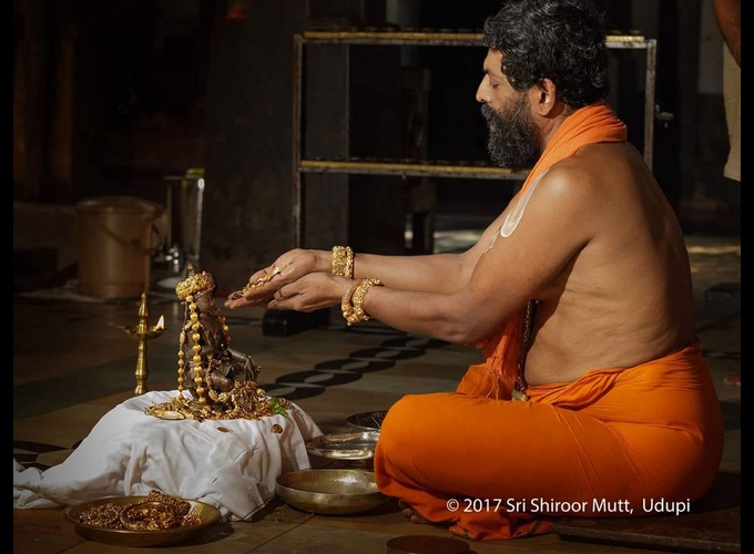 ಮಹಿಳೆಯೊಬ್ಬರ ಎಂಟ್ರಿ ಮಹಿಳೆಯೊಬ್ಬರ ಎಂಟ್ರಿ