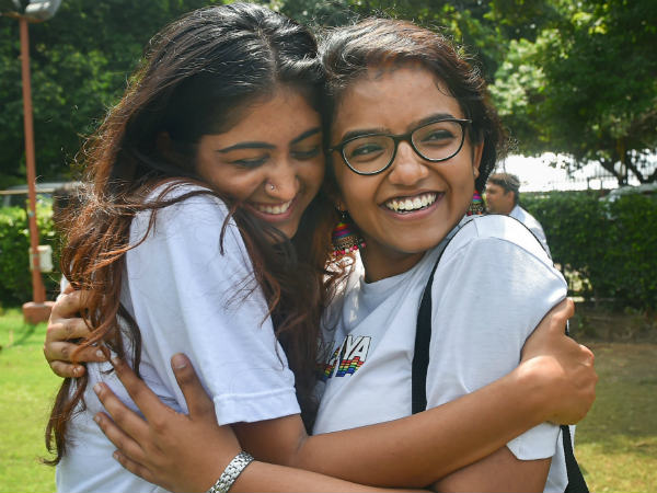 ಆಕೆಗೆ ಗಂಡನಿಗಿಂತ ನಾದಿನಿಯರನ್ನು ನೋಡಿದರೆ ಲೈಂಗಿಕ ಆಸಕ್ತಿ