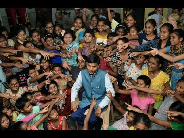  ಮೆಮೊರಿಯಲ್ಲಿದೆ 10,000 ಕ್ಕೂ ಹೆಚ್ಚು ನಂಬರ್ ಗಳು 