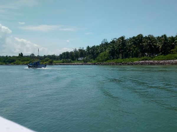 Do you know What are the facilities available in Boat House