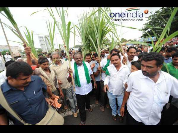 ಸಾಲಮನ್ನಾಗೆ ಸಂಪನ್ಮೂಲ ಕ್ರೋಢೀಕರಿಸಲು ಬೆಲೆ ಏರಿಕೆ ಸಾಲಮನ್ನಾಗೆ ಸಂಪನ್ಮೂಲ ಕ್ರೋಢೀಕರಿಸಲು ಬೆಲೆ ಏರಿಕೆ