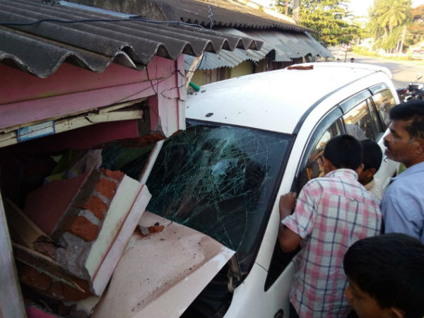 Car rushed in to house in Piriyapatna taluk Car rushed in to house in Piriyapatna taluk