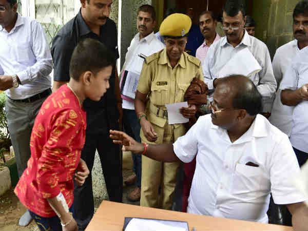 ಸ್ಥಳದಲ್ಲಿಯೇ ಹೆಸ್ಕಾಂ ಗೆ ವರ್ಗಾವಣೆ ಆದೇಶ 