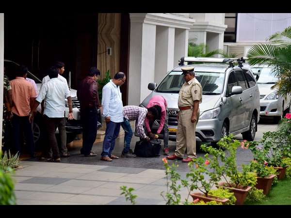 ಎಸ್ಜಿ, ಆರ್ಜಿ ಕೋಡ್ವರ್ಡ್ ಎಸ್ಜಿ, ಆರ್ಜಿ ಕೋಡ್ವರ್ಡ್