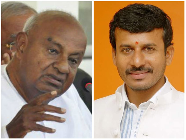 ಕುಟುಂಬದ ಹಿಂಬಾಲಕ ರಮೇಶ್ ​ಗೌಡ ಅವರಿಗೆ ಬಿಫಾರಂ ವಿತರಣೆ 