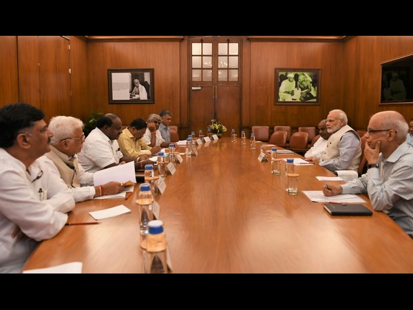 HDK led state delegation sought PM Modi for Rs2k crores for flood and drought relief 