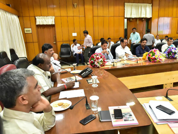 ಡತಗಳ ವಿಲೇವಾರಿ ಆಗುತ್ತಿಲ್ಲ ಎನ್ನುವ ದೂರುಗಳು ಬಂದಿವೆ 