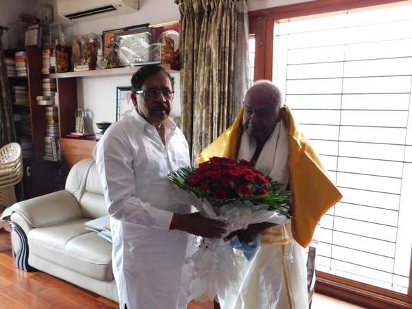 ಕುಮಾರಸ್ವಾಮಿ ಮತ್ತು ಪರಮೇಶ್ವರ್ ಗಣೇಶ ಹಬ್ಬದ ದಿನ ಮಾತುಕತೆ 