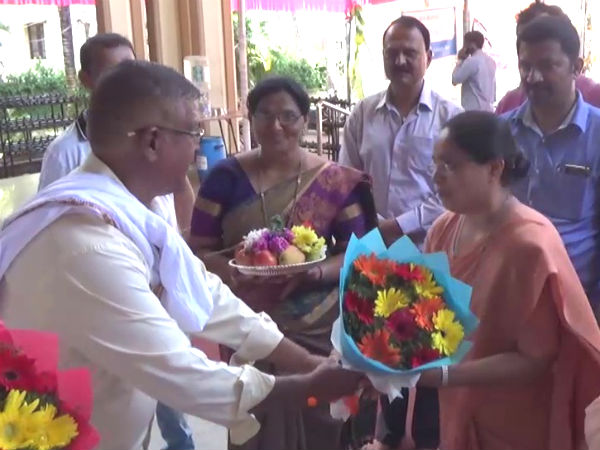 christian priests and Nuns offered pooja to Ganesha